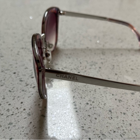 🌴😎Channel Sunglasses.  dainty pink CHANNEL Sunglasses! NEW WITH CASE 🌴😎😎🥰🥰🥰 - Picture 2 of 5